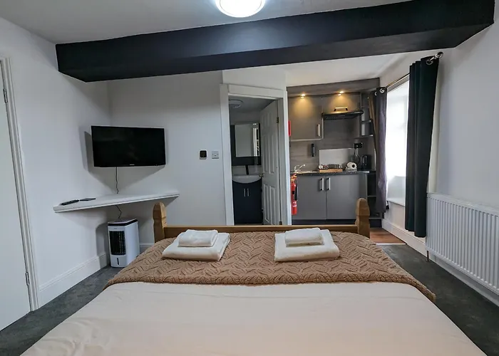 The White Lion Hotel, Church Road, Yate Bs37 5Bg Self-Check-In Free Parking