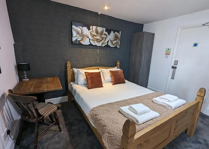 The White Lion Hotel, Church Road, Yate Bs37 5Bg Self-Check-In Free Parking