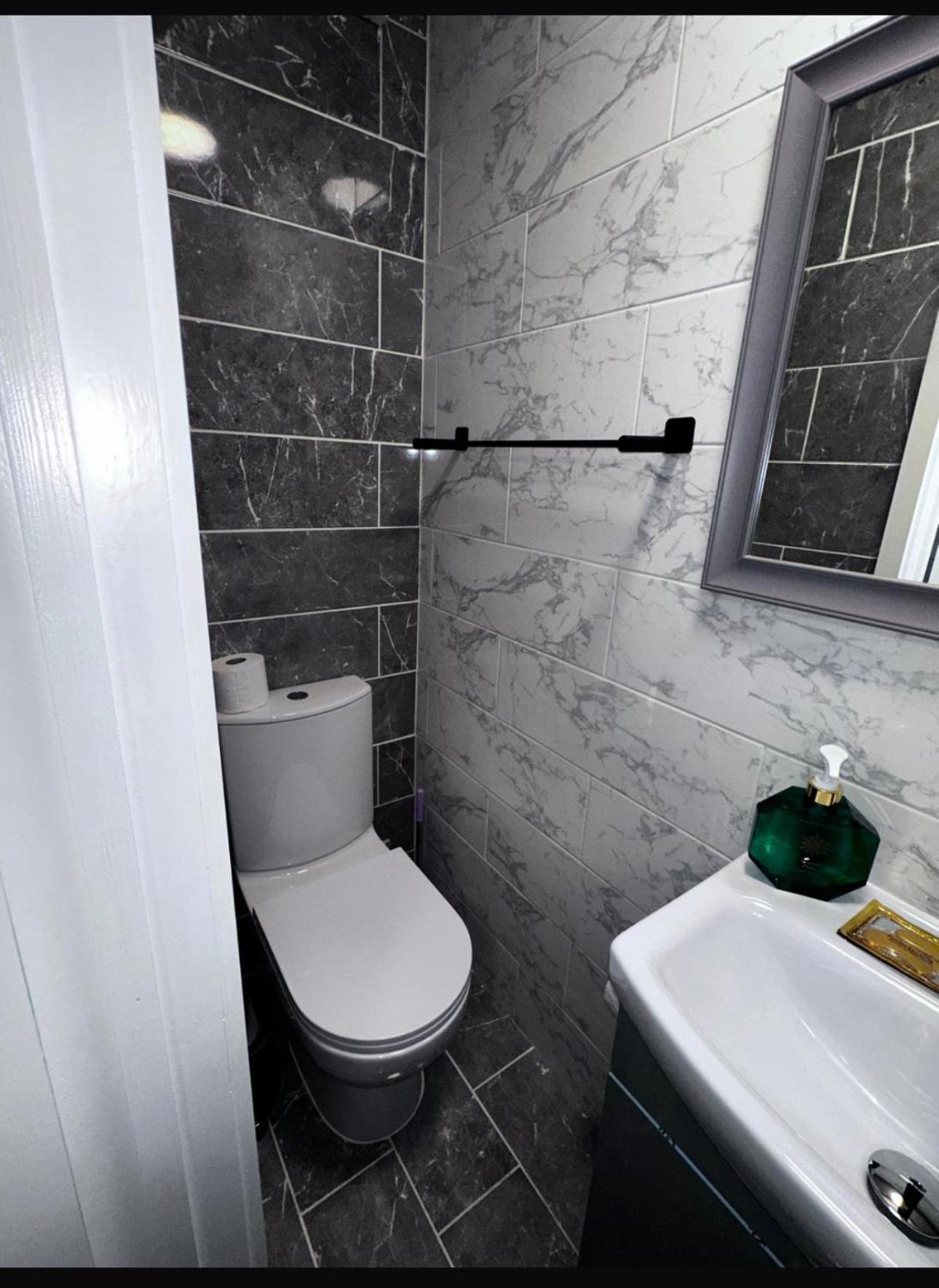 The White Lion Hotel, Church Road, Bs37 5bg Self-check-in Free Parking * Yate