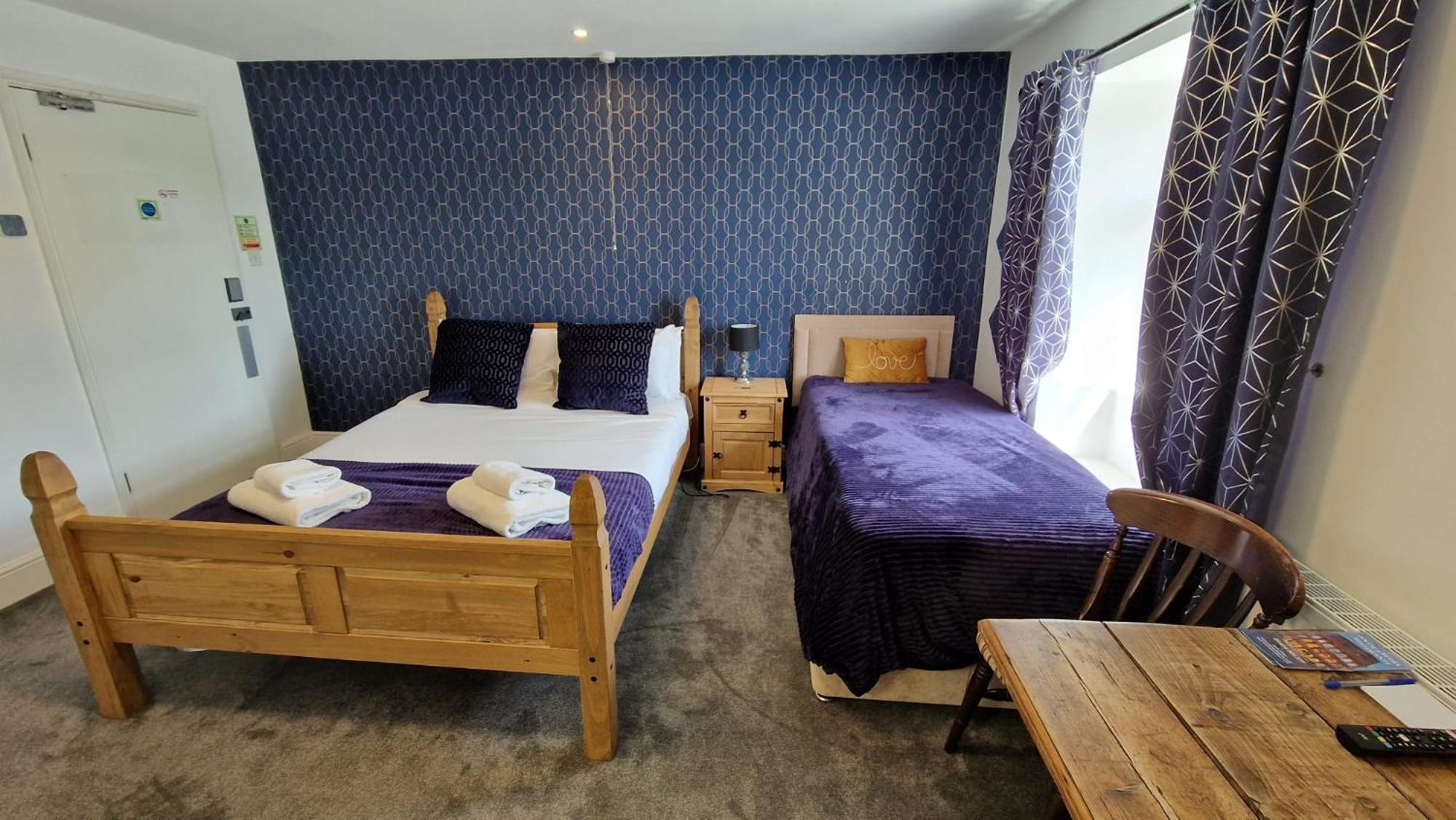 The White Lion Hotel, Church Road, Bs37 5bg Self-check-in Free Parking *