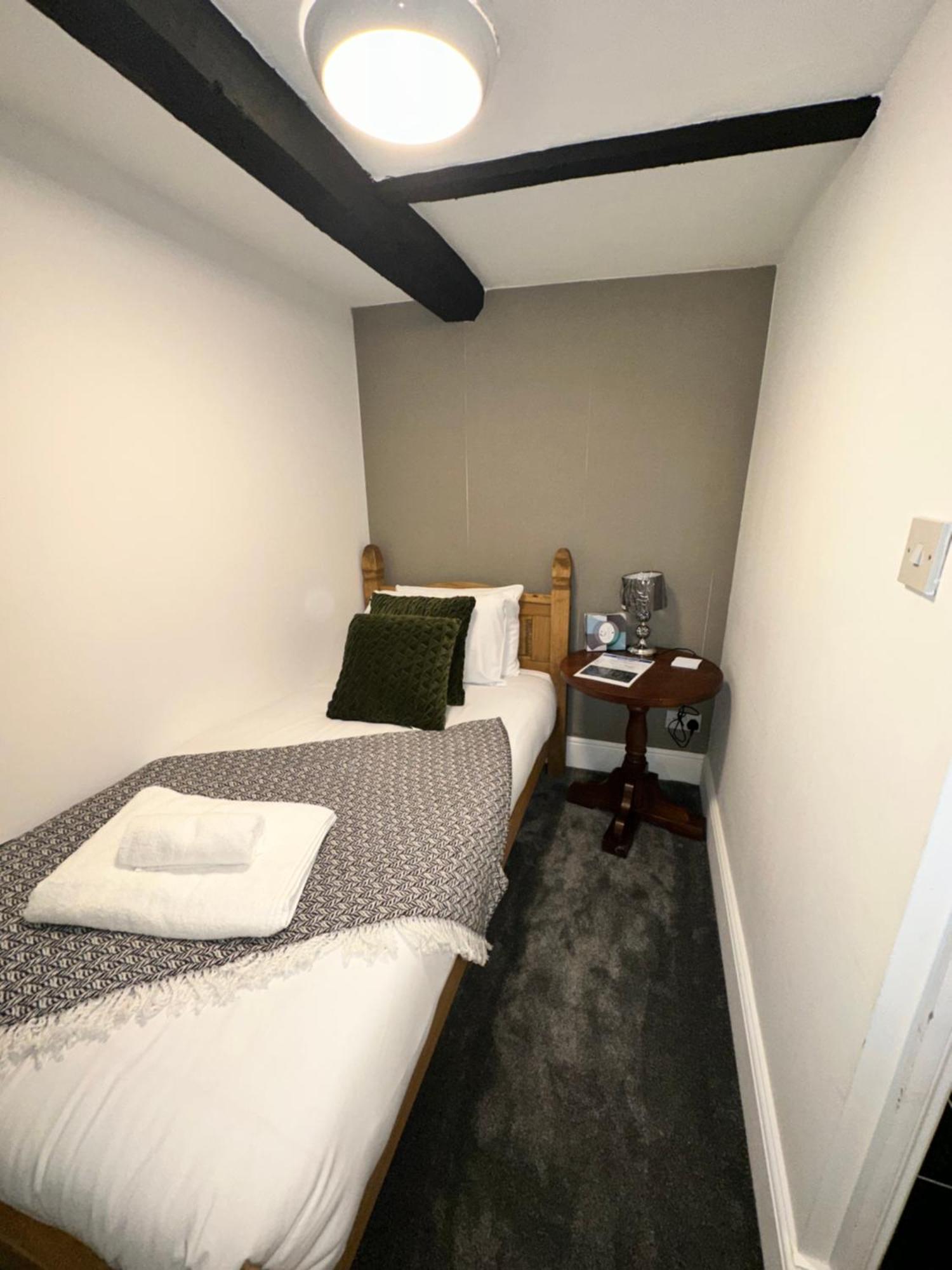 The White Lion Hotel, Church Road, Bs37 5bg Self-check-in Free Parking * Yate