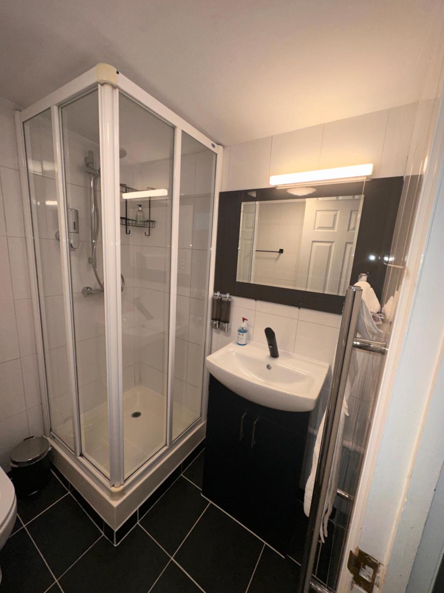 Apartment The White Lion Hotel, Church Road, Bs37 5bg Self-check-in Free Parking Yate
