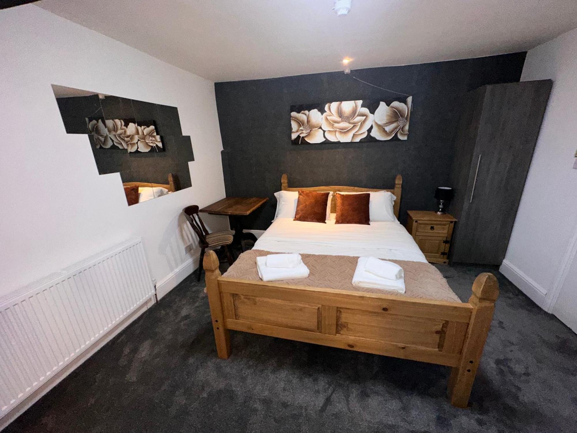 Apartment The White Lion Hotel, Church Road, Bs37 5bg Self-check-in Free Parking