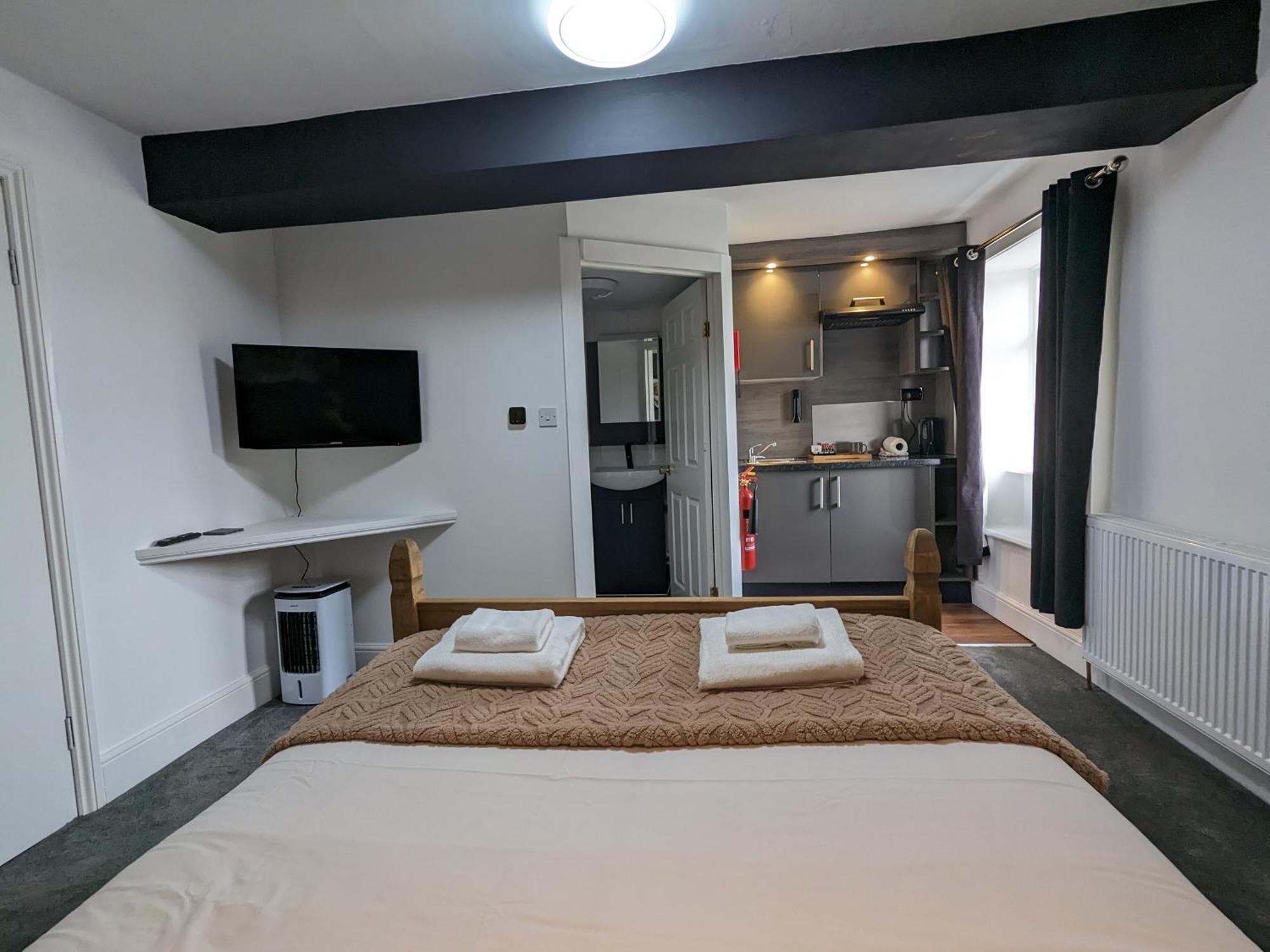 Apartment The White Lion Hotel, Church Road, Bs37 5bg Self-check-in Free Parking