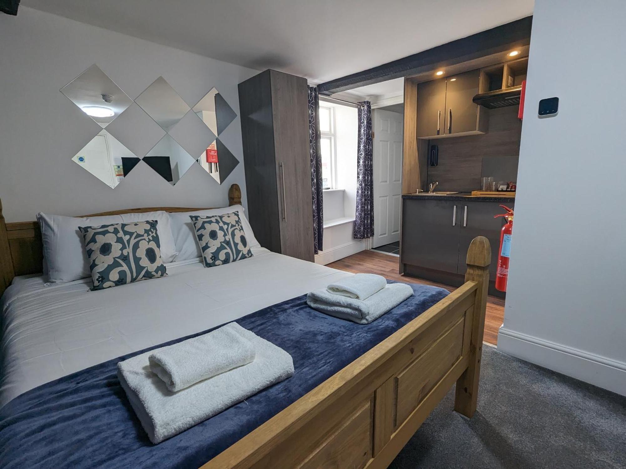 The White Lion Hotel, Church Road, Bs37 5bg Self-check-in Free Parking Yate