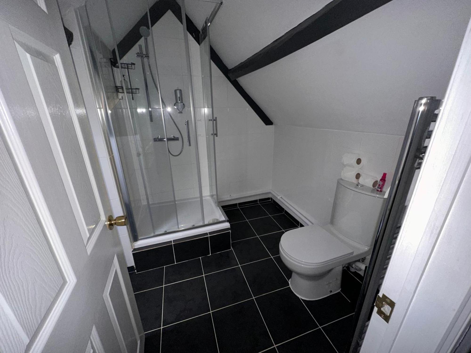 The White Lion Hotel, Church Road, Bs37 5bg Self-check-in Free Parking Apartment Yate
